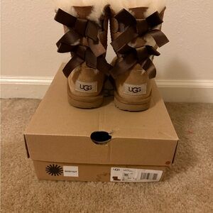UGGS